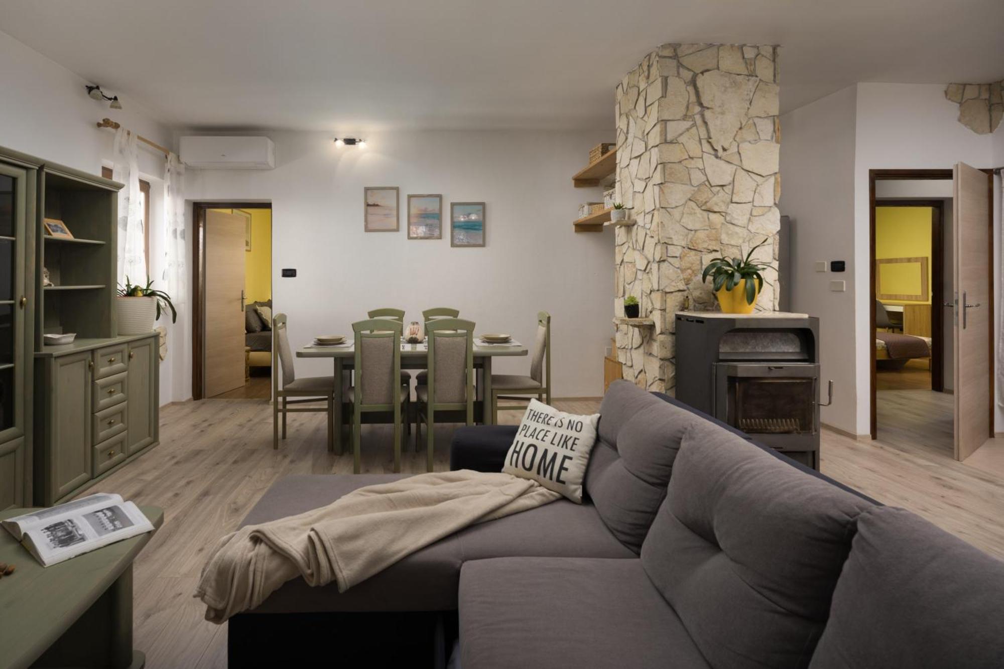 Enia Apartment